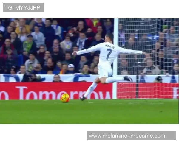 C罗足球技巧小视频集锦:精彩进球与惊人操作全纪录 C罗足球技巧小视频集锦:精彩进球与惊人操作全纪录