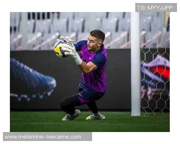 1号球衣的传奇象征:世界足球历史上最具影响力的球星解析 1号球衣的传奇象征:世界足球历史上最具影响力的球星解析