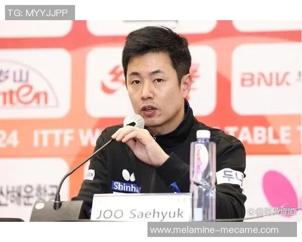 足球星情说:解读球场背后的情感与传奇人物的心路历程 足球星情说:解读球场背后的情感与传奇人物的心路历程