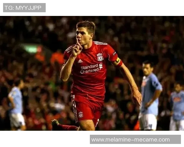 足球巨星纵横赛场风采 展现巅峰技术与不屈精神 足球巨星纵横赛场风采 展现巅峰技术与不屈精神