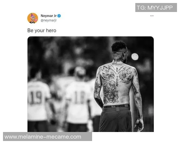 足球球星展现力量与荣耀胳膊纹身背后的故事与激情